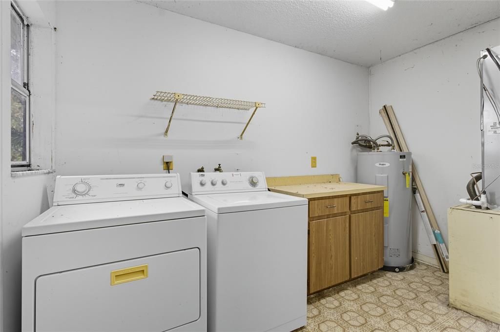 Active With Contract: $249,900 (3 beds, 2 baths, 1360 Square Feet)