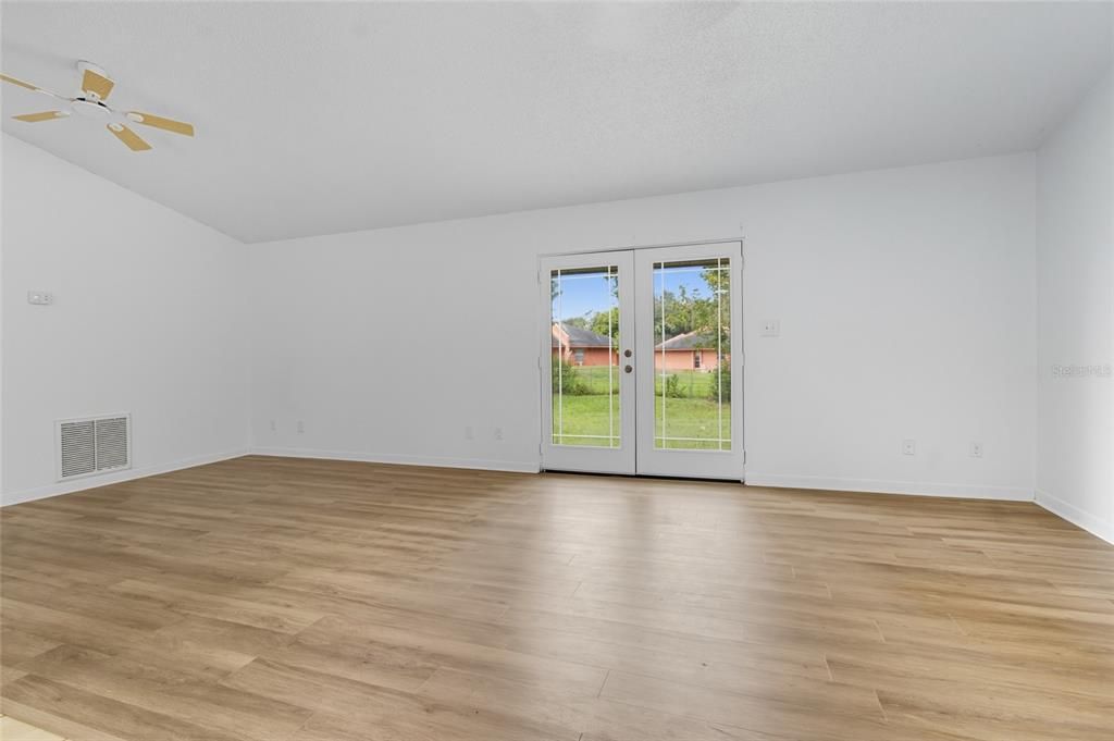 Active With Contract: $249,900 (3 beds, 2 baths, 1360 Square Feet)