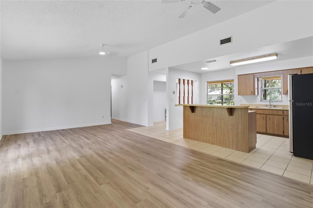 Active With Contract: $249,900 (3 beds, 2 baths, 1360 Square Feet)