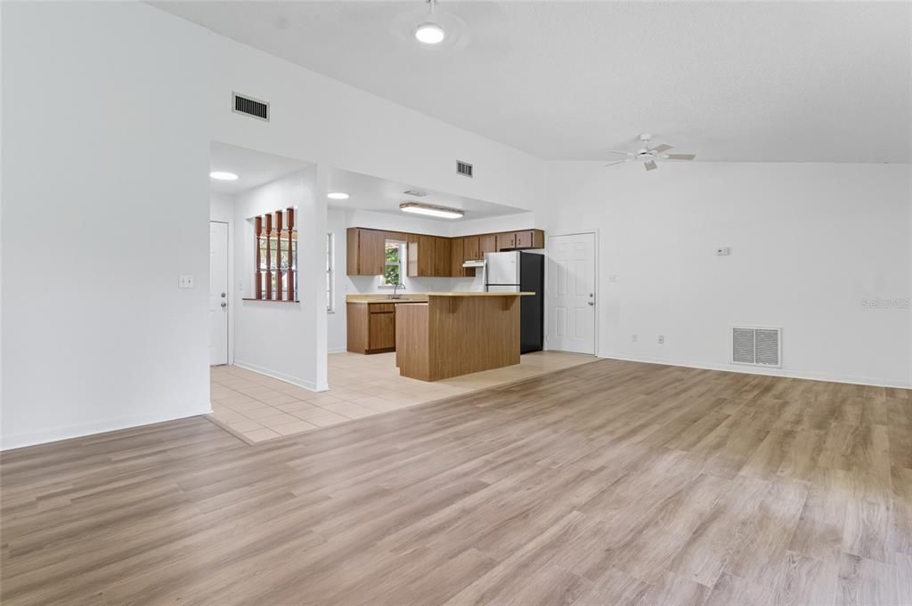 Active With Contract: $249,900 (3 beds, 2 baths, 1360 Square Feet)