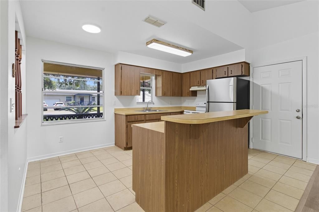 Active With Contract: $249,900 (3 beds, 2 baths, 1360 Square Feet)