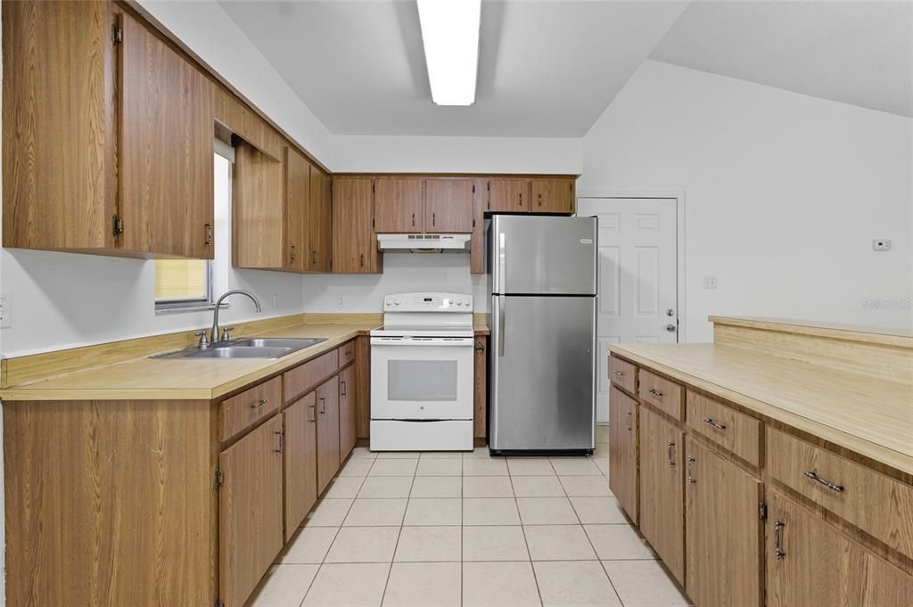 Active With Contract: $249,900 (3 beds, 2 baths, 1360 Square Feet)