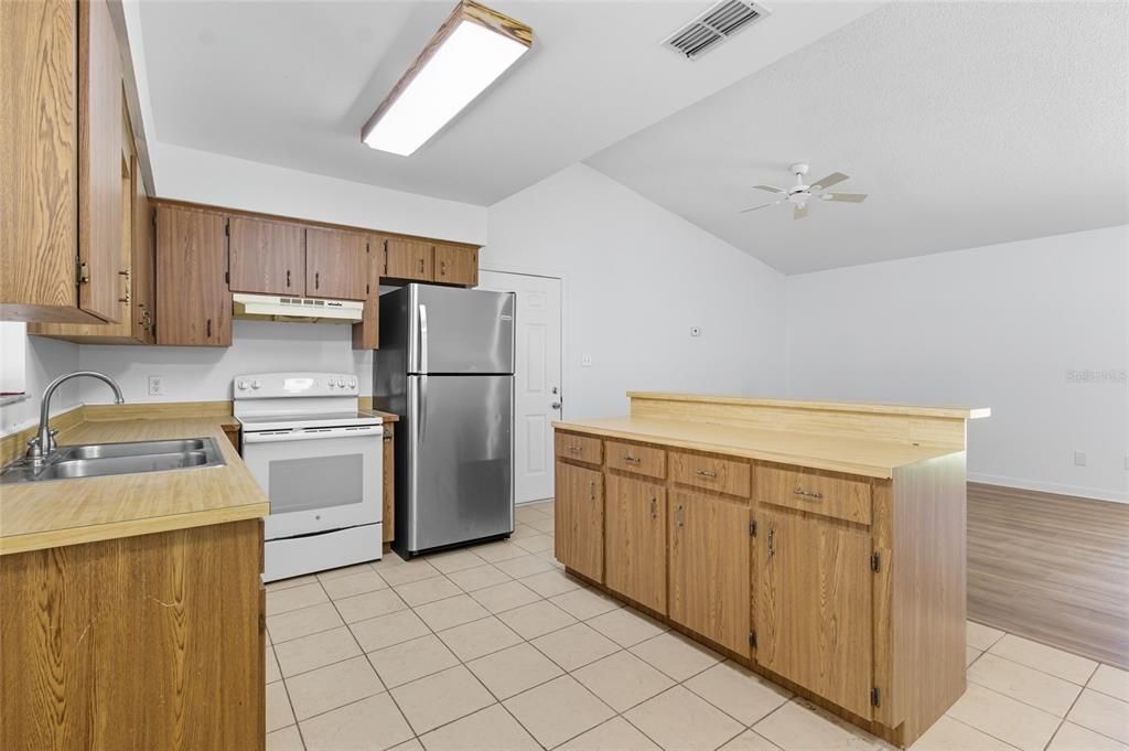 Active With Contract: $249,900 (3 beds, 2 baths, 1360 Square Feet)