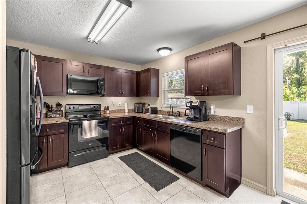 Active With Contract: $255,000 (3 beds, 2 baths, 1335 Square Feet)