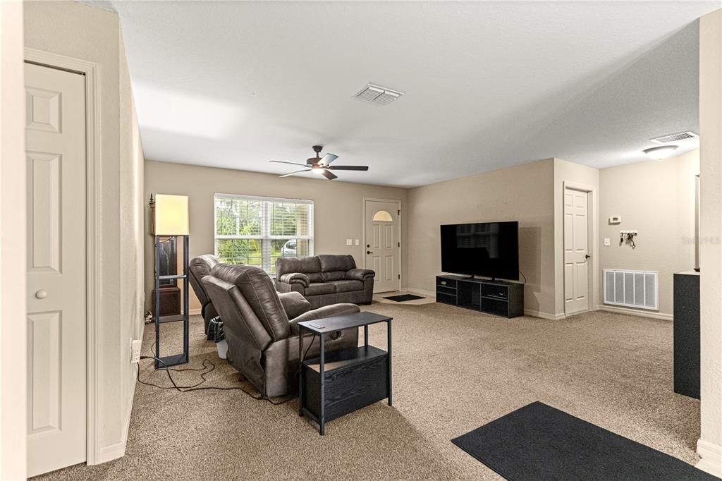 Active With Contract: $255,000 (3 beds, 2 baths, 1335 Square Feet)