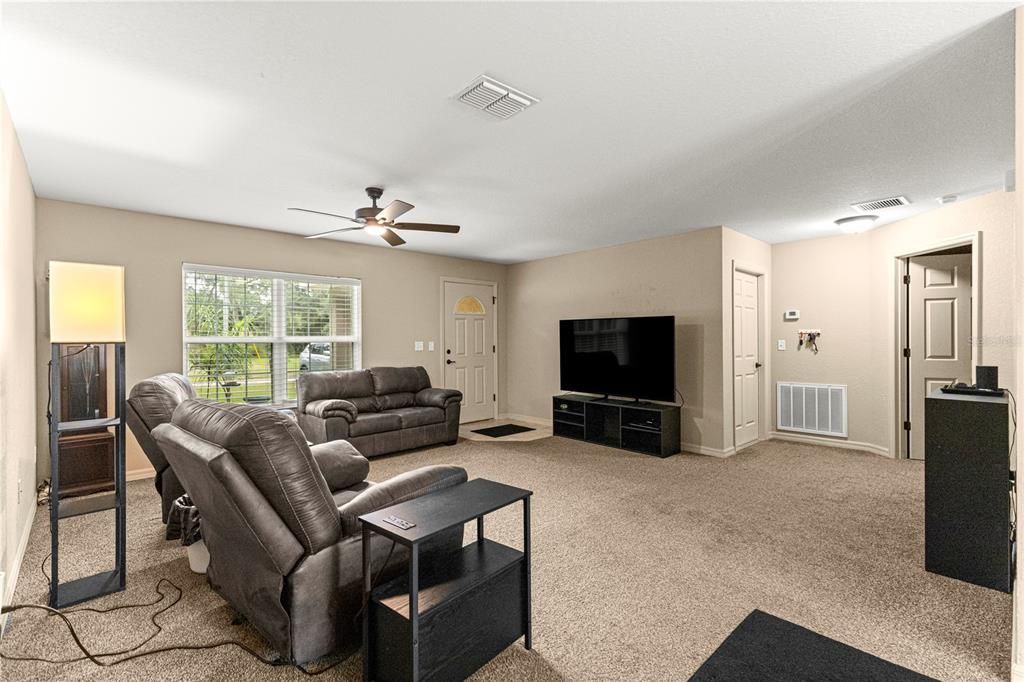 Active With Contract: $255,000 (3 beds, 2 baths, 1335 Square Feet)