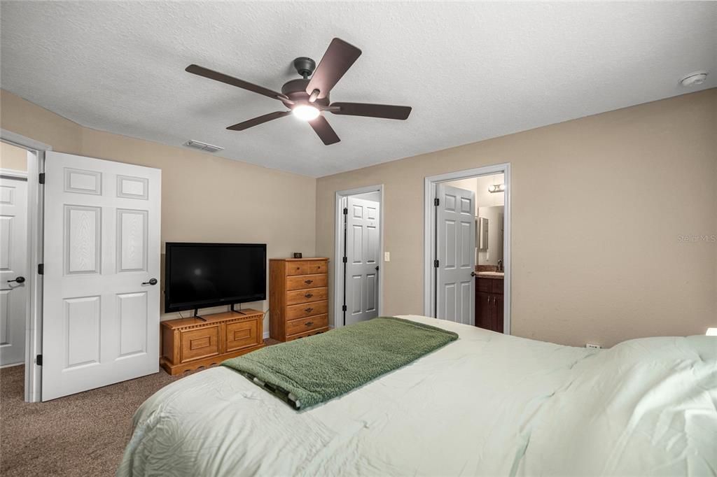 Active With Contract: $255,000 (3 beds, 2 baths, 1335 Square Feet)