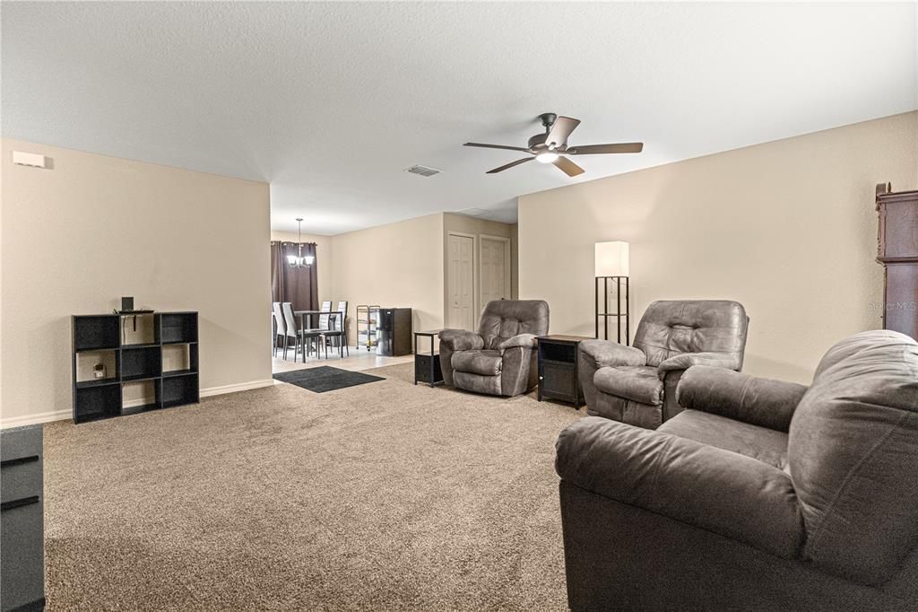 Active With Contract: $255,000 (3 beds, 2 baths, 1335 Square Feet)