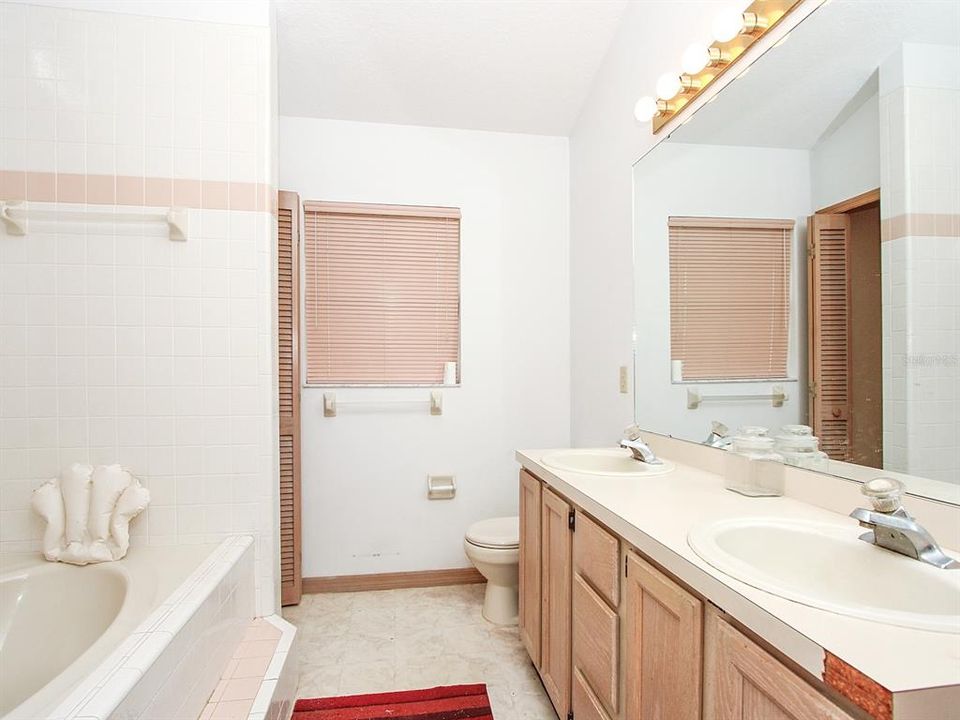 Active With Contract: $429,900 (4 beds, 2 baths, 1952 Square Feet)