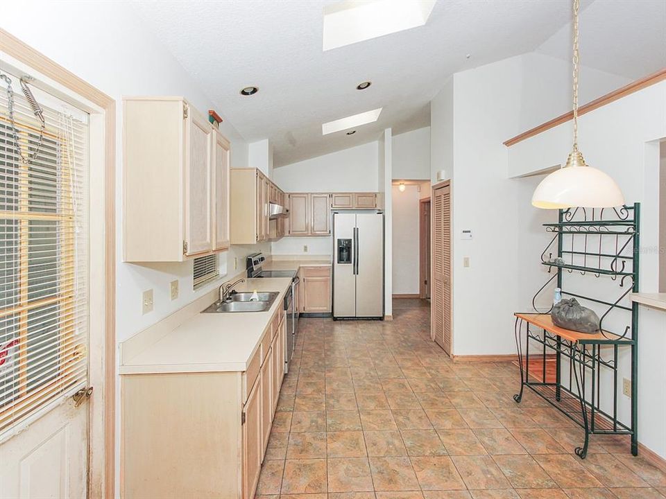 Active With Contract: $429,900 (4 beds, 2 baths, 1952 Square Feet)