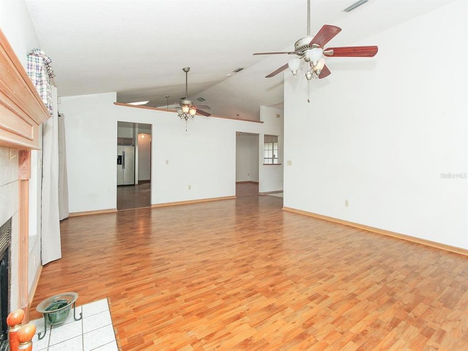 Active With Contract: $429,900 (4 beds, 2 baths, 1952 Square Feet)