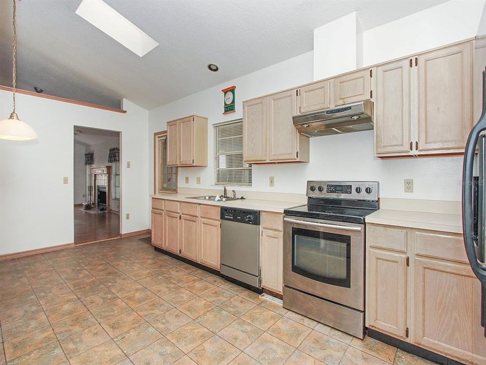 Active With Contract: $429,900 (4 beds, 2 baths, 1952 Square Feet)