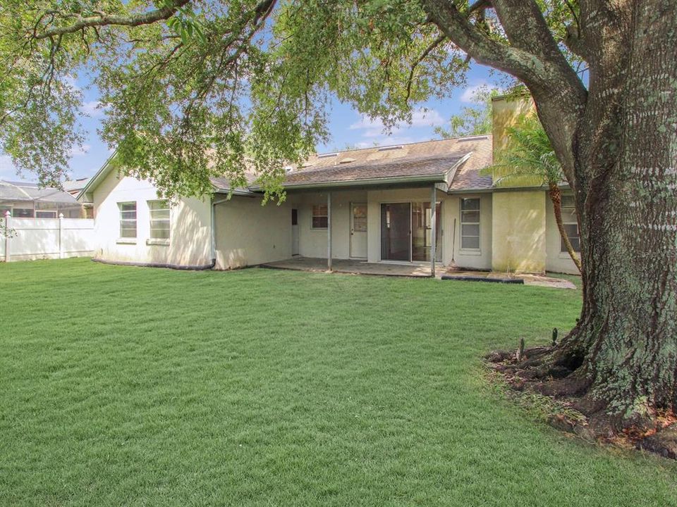 Active With Contract: $429,900 (4 beds, 2 baths, 1952 Square Feet)