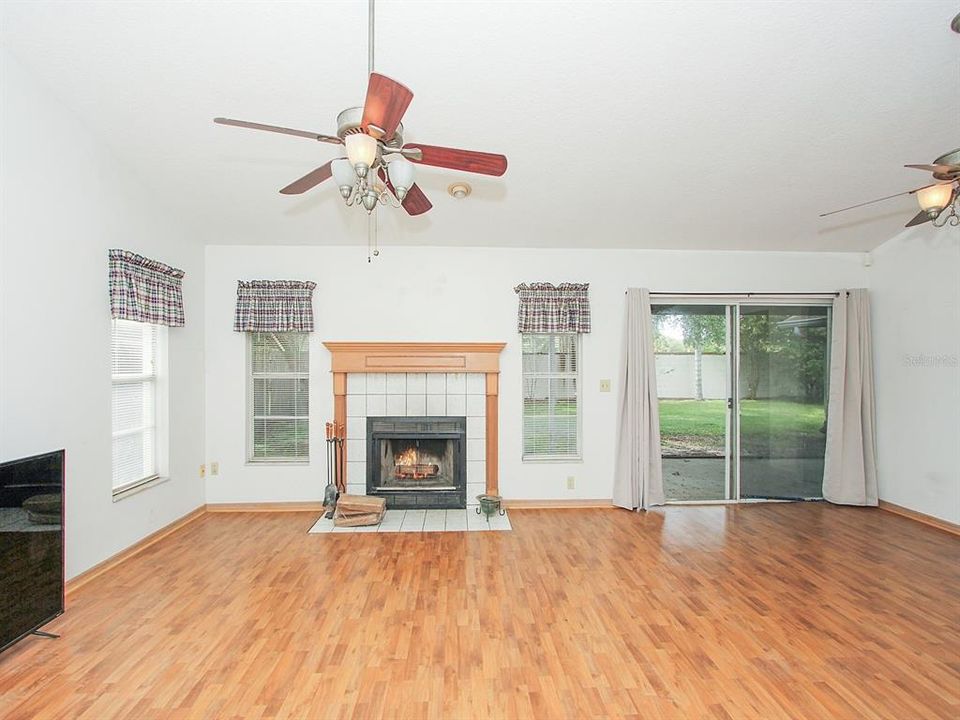 Active With Contract: $429,900 (4 beds, 2 baths, 1952 Square Feet)