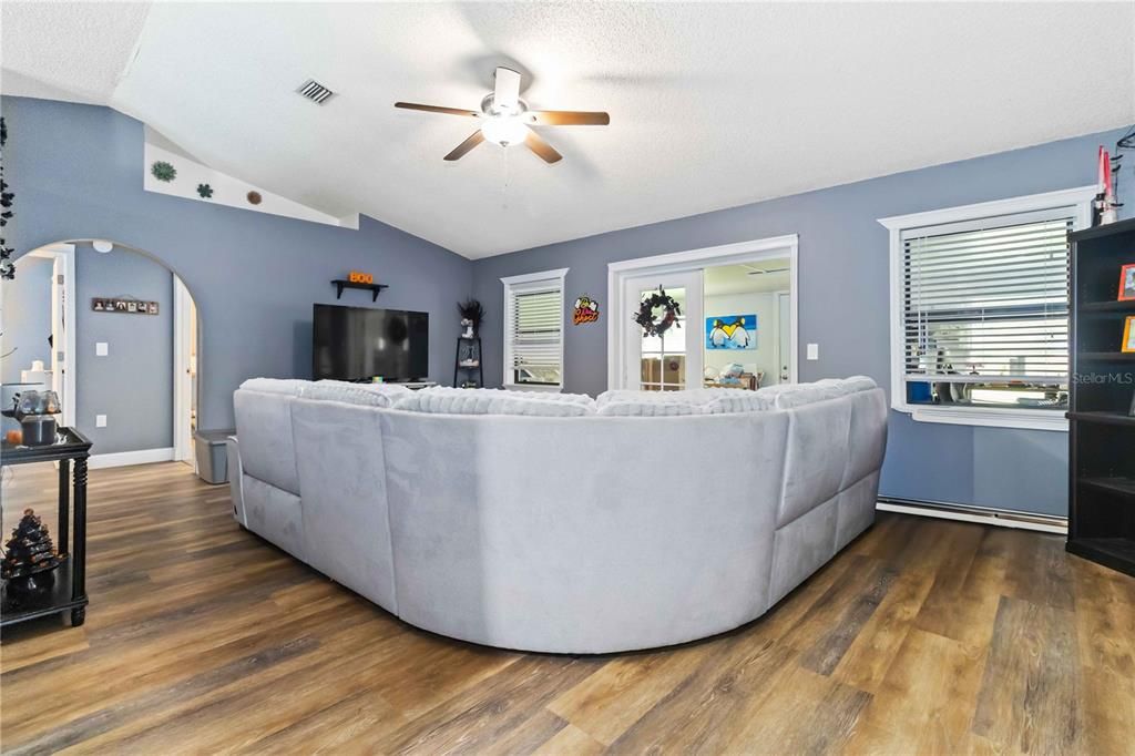 待售: $342,000 (3 贝兹, 2 浴室, 1220 平方英尺)