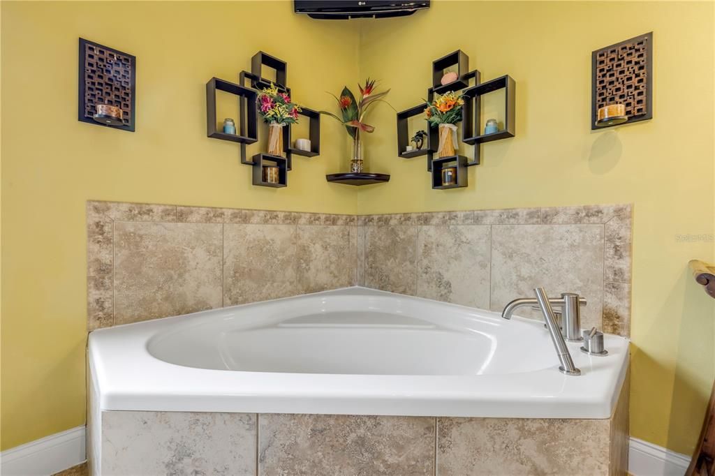 待售: $1,500,000 (4 贝兹, 3 浴室, 4128 平方英尺)