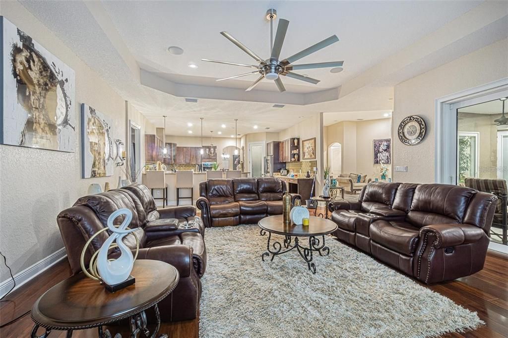 На продажу: $899,000 (4 спален, 3 ванн, 4676 Квадратных фут)