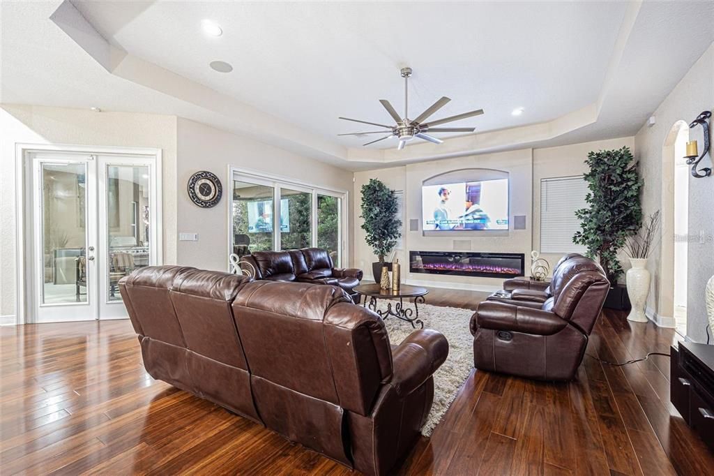 На продажу: $899,000 (4 спален, 3 ванн, 4676 Квадратных фут)