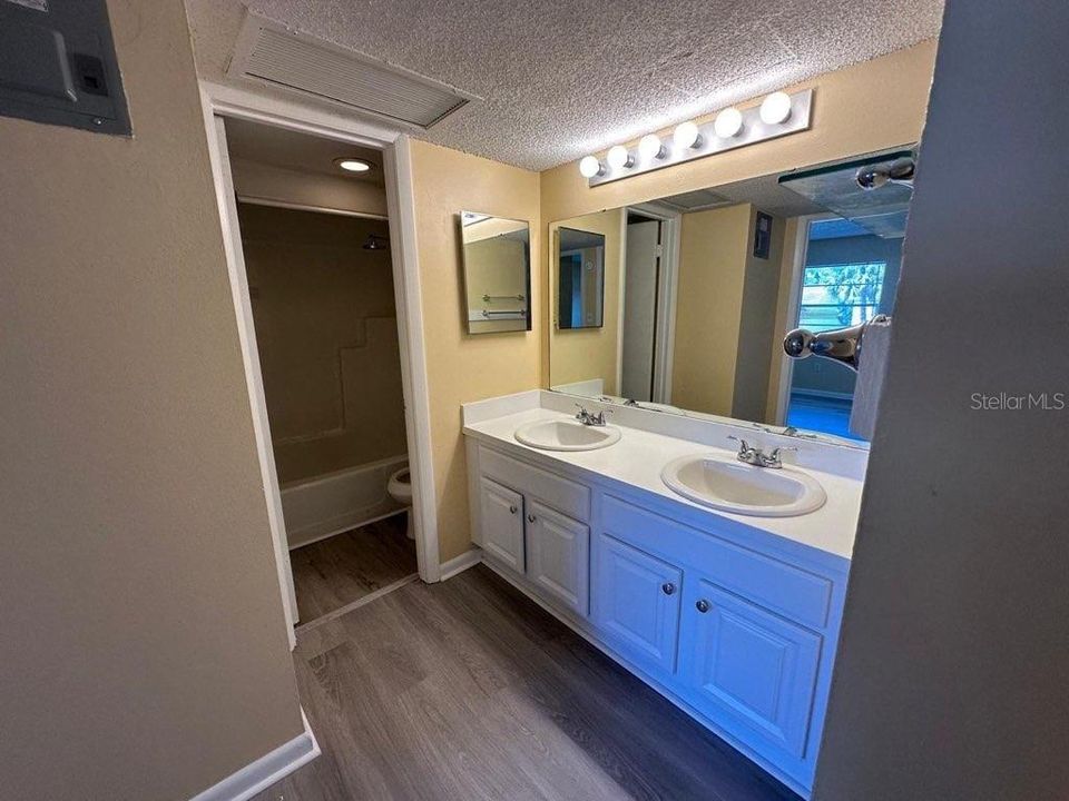 В аренду: $1,695 (2 спален, 1 ванн, 850 Квадратных фут)