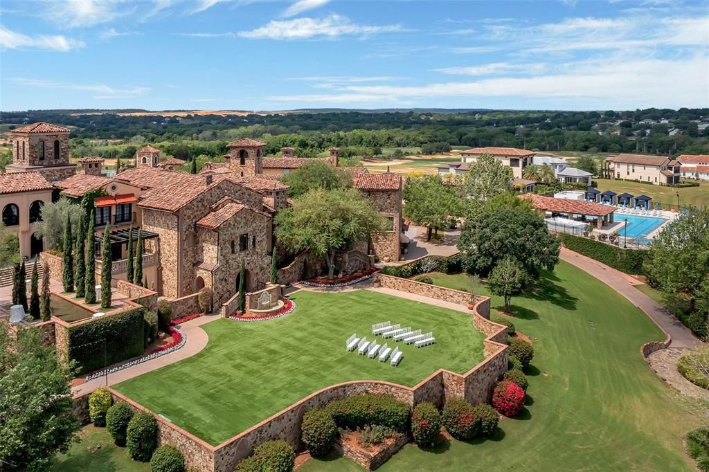 На продажу: $1,399,000 (2.77 acres)