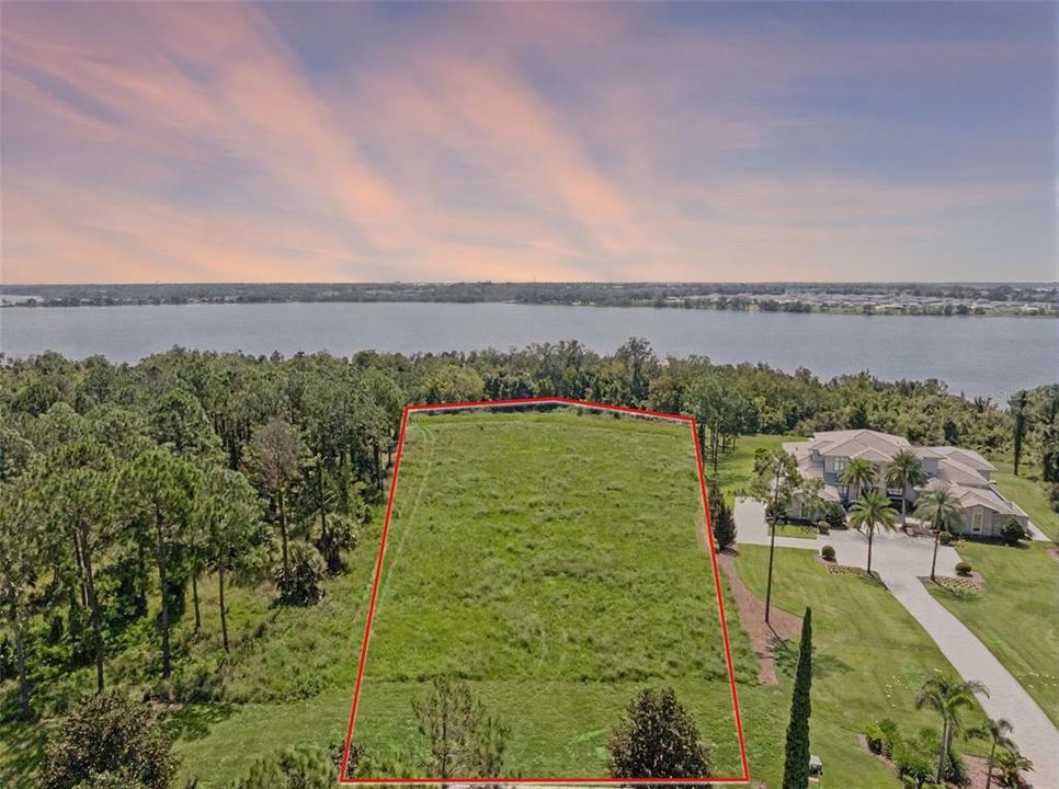 На продажу: $1,399,000 (2.77 acres)