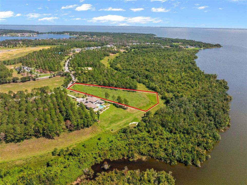 На продажу: $1,399,000 (2.77 acres)