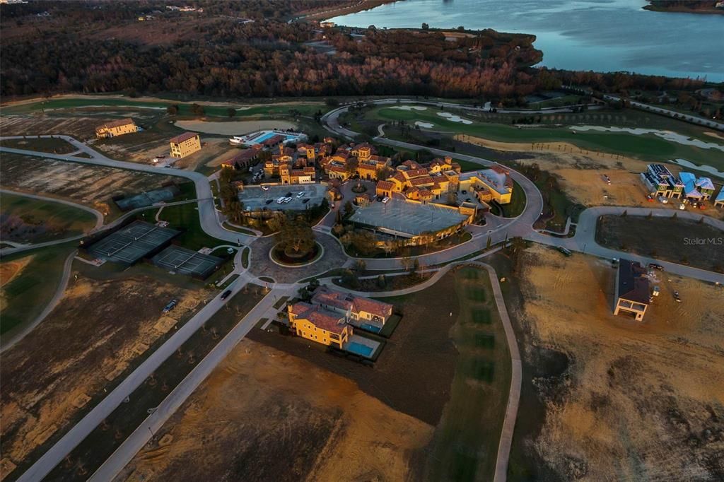 На продажу: $1,399,000 (2.77 acres)