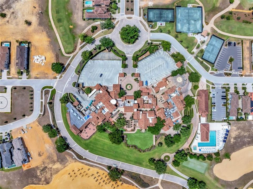 На продажу: $1,399,000 (2.77 acres)