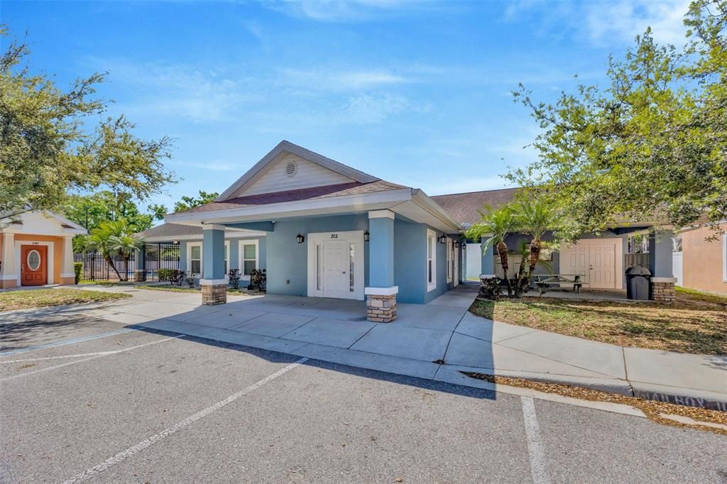 出租: $1,865 (2 贝兹, 2 浴室, 1465 平方英尺)