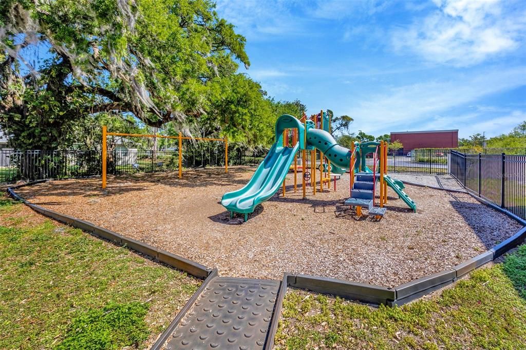 出租: $1,865 (2 贝兹, 2 浴室, 1465 平方英尺)