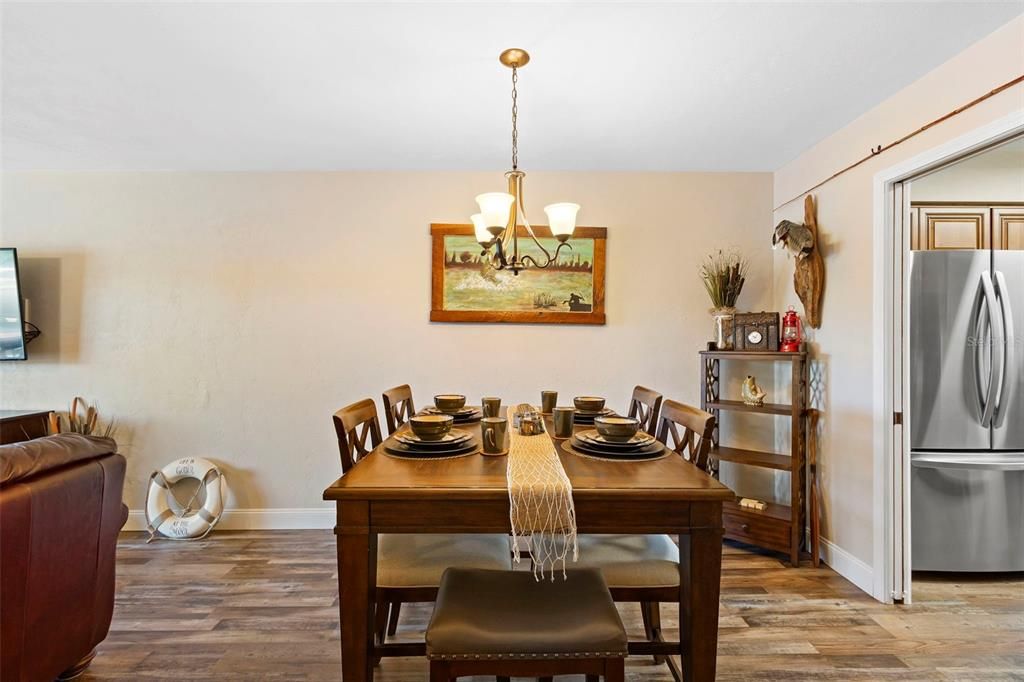 For Sale: $282,500 (2 beds, 2 baths, 1102 Square Feet)