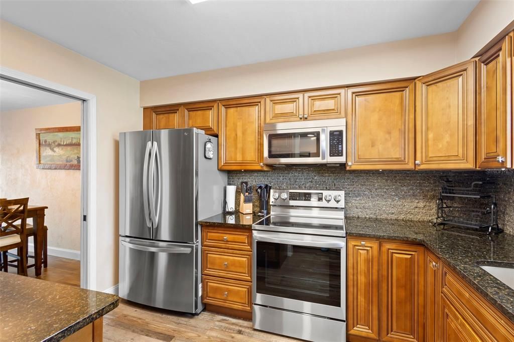 For Sale: $282,500 (2 beds, 2 baths, 1102 Square Feet)