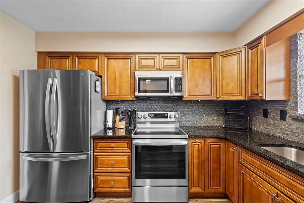 For Sale: $282,500 (2 beds, 2 baths, 1102 Square Feet)