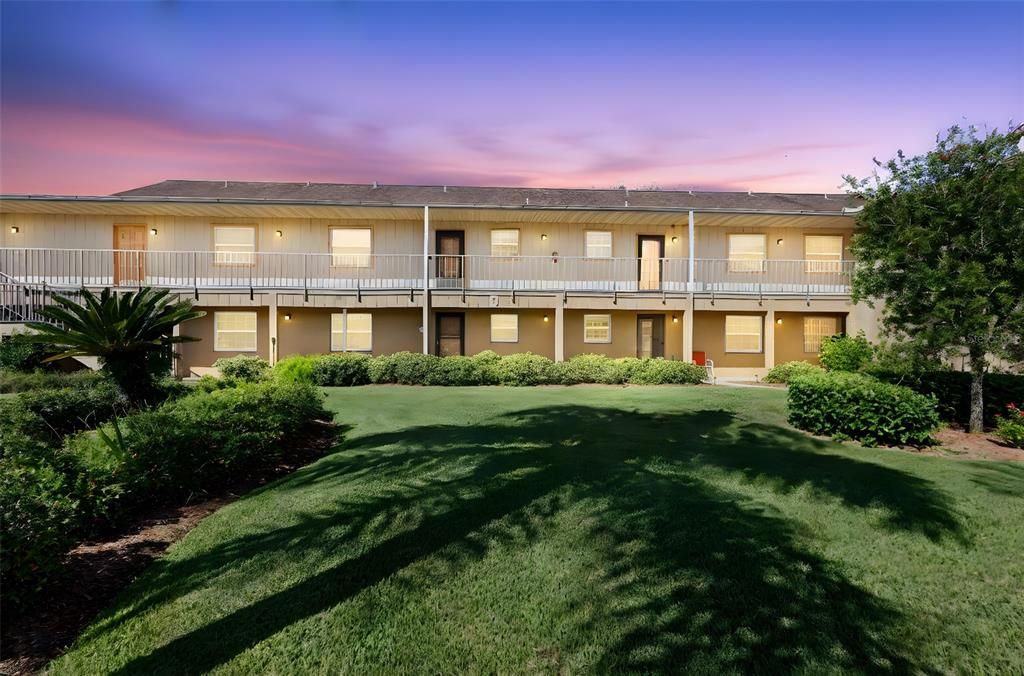 For Sale: $282,500 (2 beds, 2 baths, 1102 Square Feet)