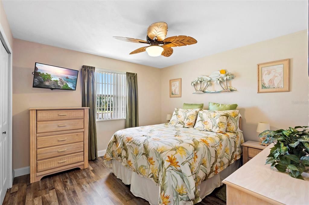 For Sale: $282,500 (2 beds, 2 baths, 1102 Square Feet)