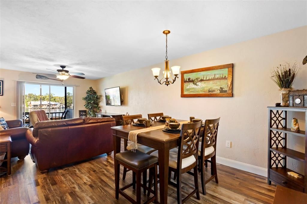For Sale: $282,500 (2 beds, 2 baths, 1102 Square Feet)