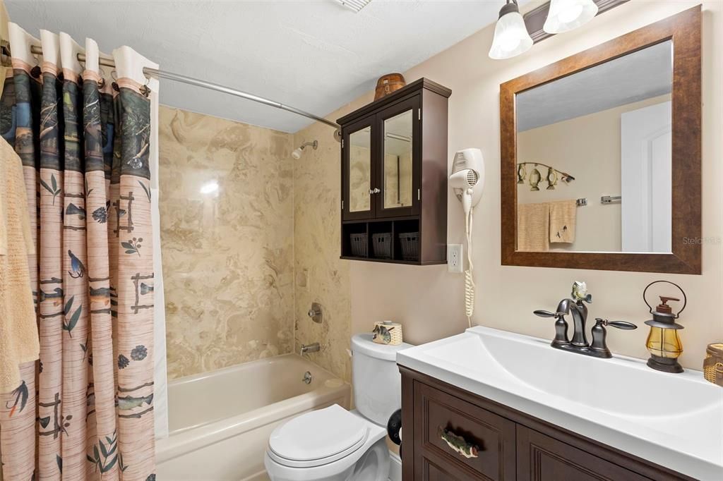 For Sale: $282,500 (2 beds, 2 baths, 1102 Square Feet)