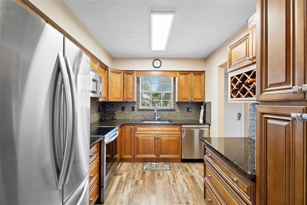 For Sale: $282,500 (2 beds, 2 baths, 1102 Square Feet)