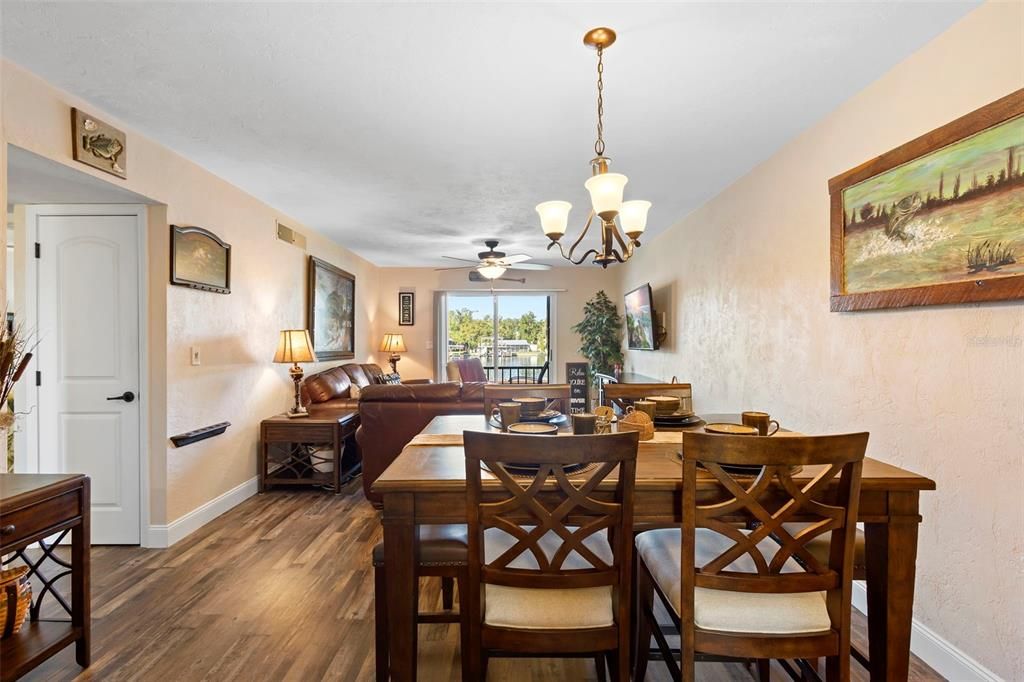 For Sale: $282,500 (2 beds, 2 baths, 1102 Square Feet)