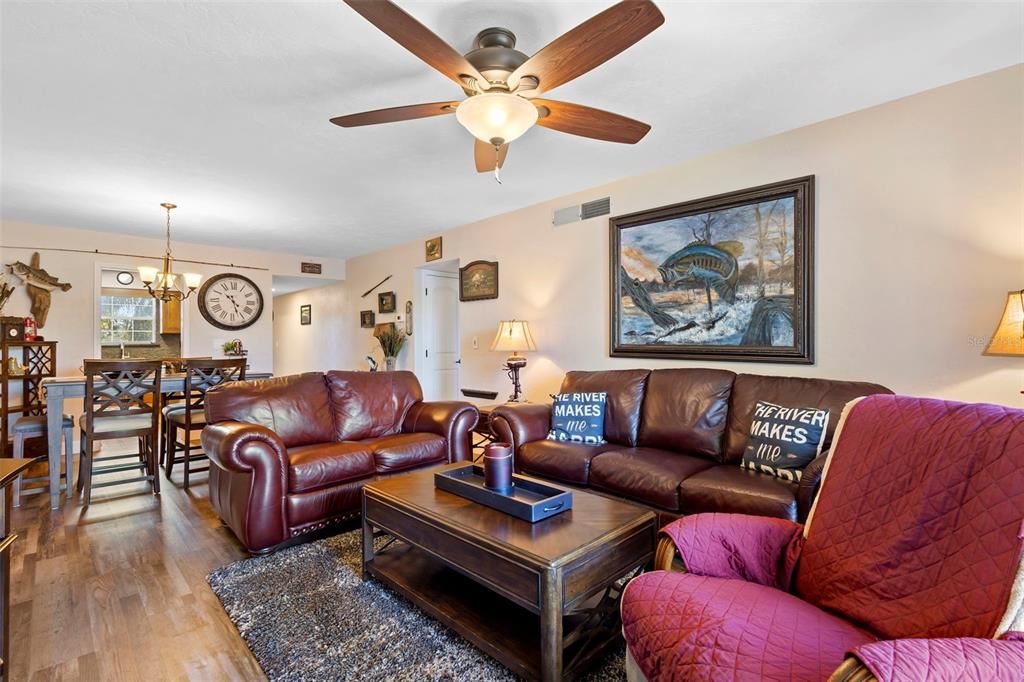 For Sale: $282,500 (2 beds, 2 baths, 1102 Square Feet)