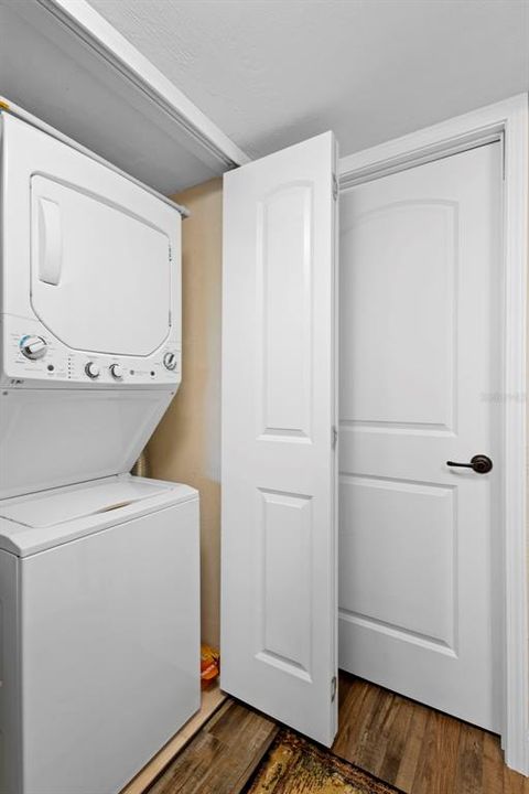 For Sale: $282,500 (2 beds, 2 baths, 1102 Square Feet)