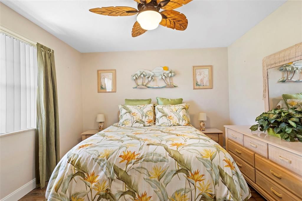 For Sale: $282,500 (2 beds, 2 baths, 1102 Square Feet)