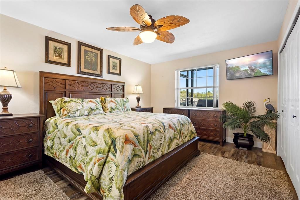 For Sale: $282,500 (2 beds, 2 baths, 1102 Square Feet)