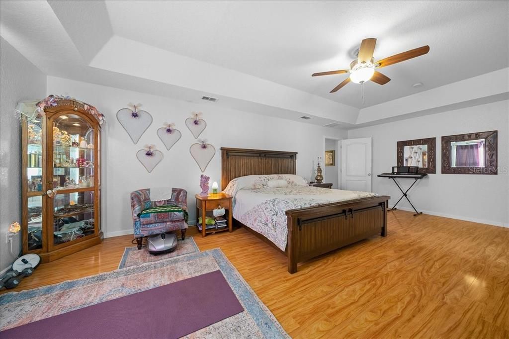 En Venta: $405,000 (4 camas, 3 baños, 3009 Pies cuadrados)