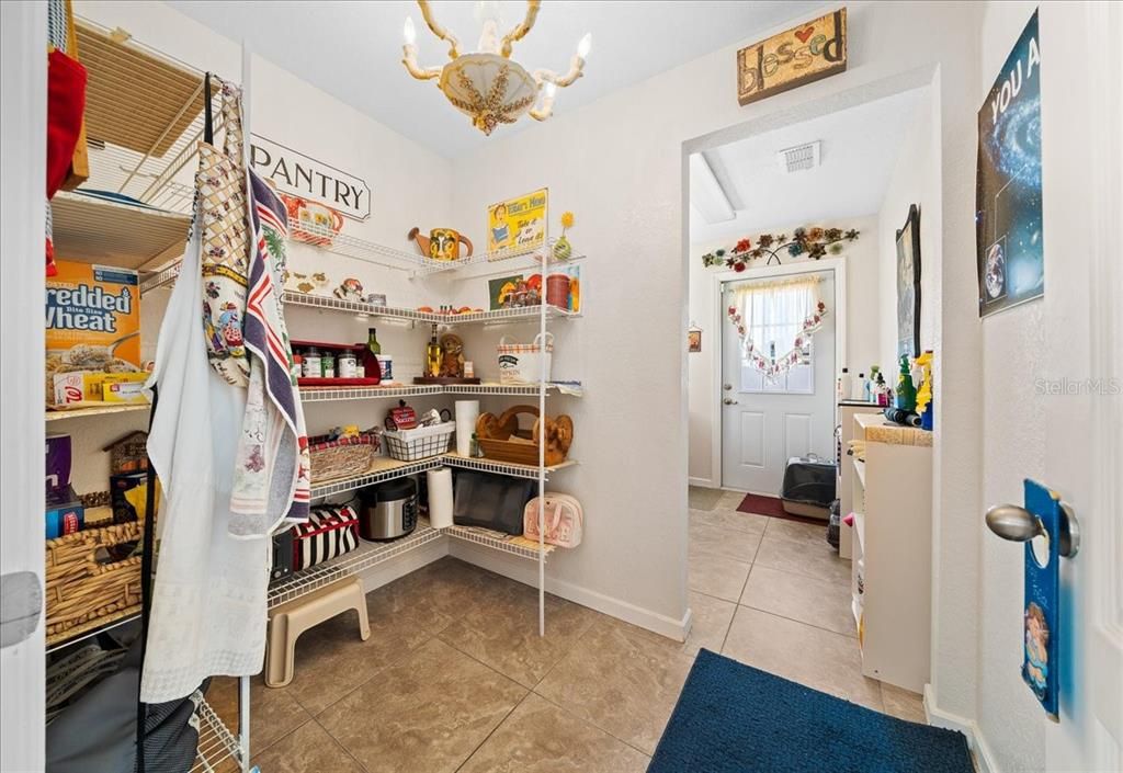 En Venta: $405,000 (4 camas, 3 baños, 3009 Pies cuadrados)