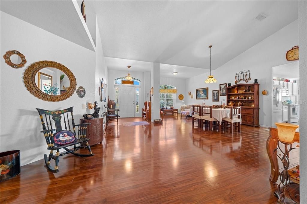 En Venta: $405,000 (4 camas, 3 baños, 3009 Pies cuadrados)