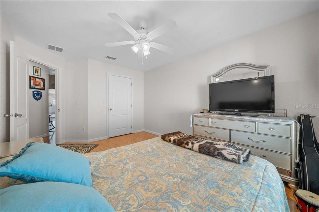 En Venta: $405,000 (4 camas, 3 baños, 3009 Pies cuadrados)