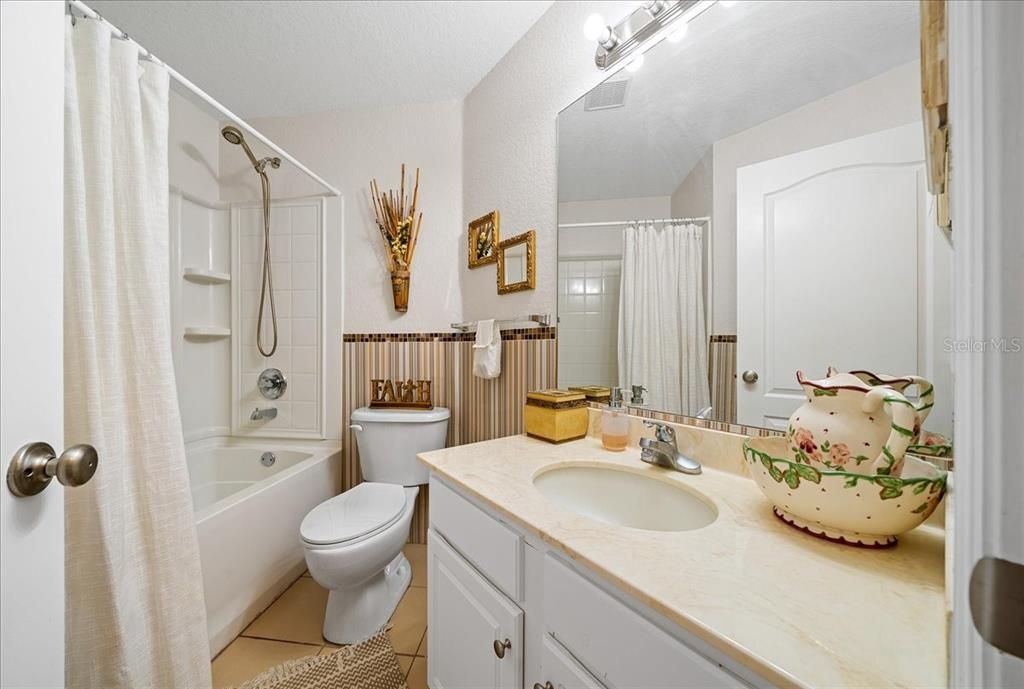 En Venta: $405,000 (4 camas, 3 baños, 3009 Pies cuadrados)