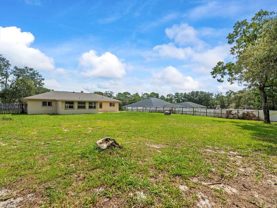 合同活跃: $269,900 (4 贝兹, 2 浴室, 1720 平方英尺)