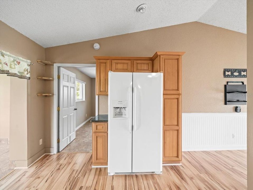 合同活跃: $269,900 (4 贝兹, 2 浴室, 1720 平方英尺)